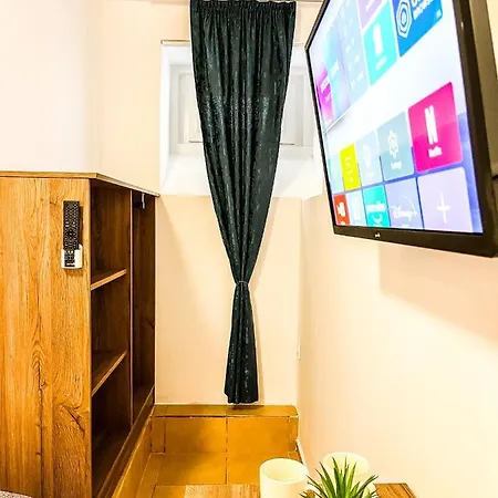 Private In Silvy's Pretty House بيت شباب *
